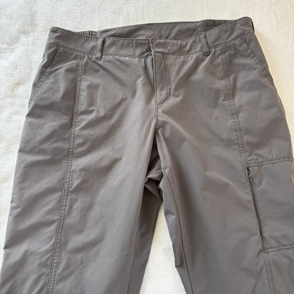 Kirkland Signature Women's Gray Capri Travel Pant Size 12 Nylon Gorpcore - Picture 8 of 16